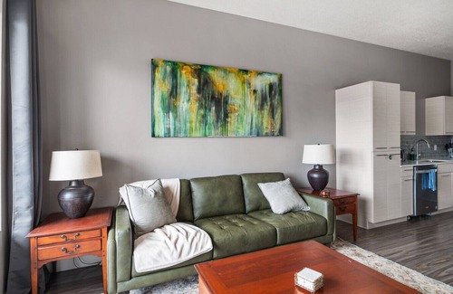 Downtown Salt Lake City Apartment | Luxury Apt. -Penthouse- King Bed, Gym Pkg Pool NEW