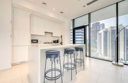 Downtown Dubai Apartment | Luxury Apt W/Burj Khalifa Vw & Dubai Canal Access