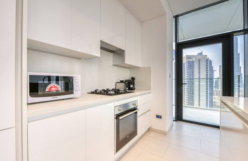 Downtown Dubai Apartment | Luxury Apt W/Burj Khalifa Vw & Dubai Canal Access