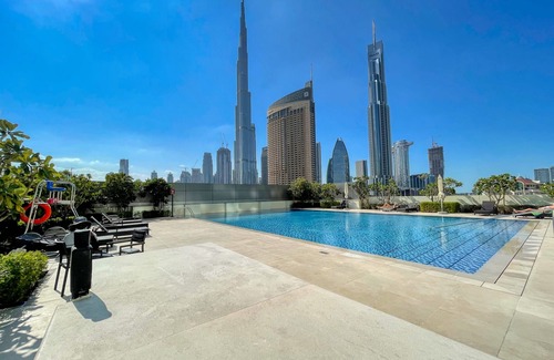 Bur Dubai Apartment | Luxury Apt w/Burj Khalifa Vw & Direct Mall Access