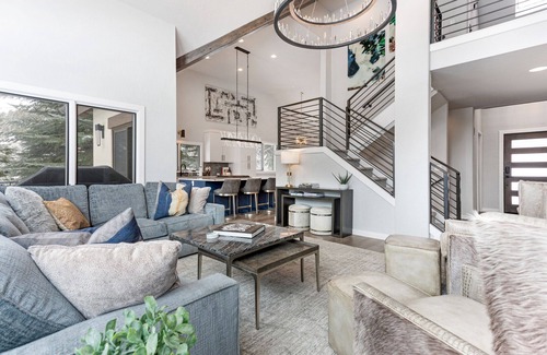 Edwards House | Luxury Arrowhead Home, Air Conditioning, Private Hot Tub, Game Room, Beautifully Remodeled