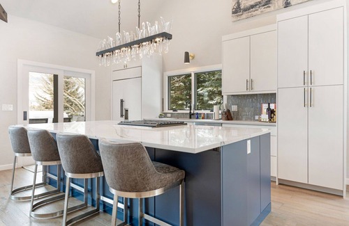 Edwards House | Luxury Arrowhead Home, Air Conditioning, Private Hot Tub, Game Room, Beautifully Remodeled