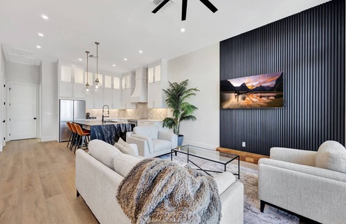 Dunedin House | Luxury Balcony/Yard/Grill- Downtown, New Townhome!