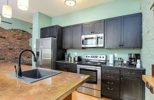 Bangor Apartment | Luxury Bangor Apt & Rooftop With City Views