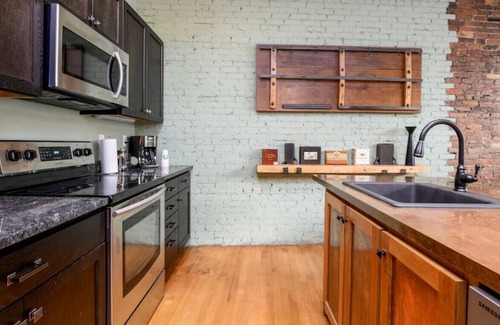 Bangor Apartment | Luxury Bangor Apt & Rooftop With City Views