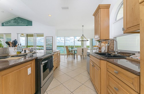 Englewood House | Luxury Bayfront Home 1075
