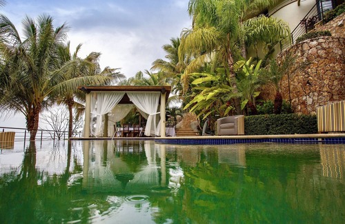 Boca de Tomatlan Villa | Luxury Beach Frontage Villa For Rent