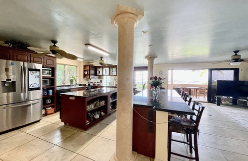 Historic Kailua Village House | ★ Luxury beach front gated 24/7 security guard in downtown Kona
