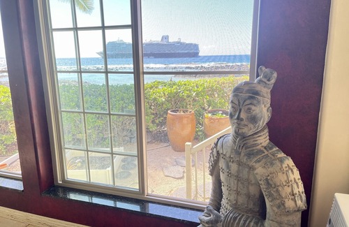 Historic Kailua Village House | ★ Luxury beach front gated 24/7 security guard in downtown Kona