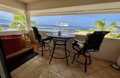 Historic Kailua Village House | ★ Luxury beach front gated 24/7 security guard in downtown Kona