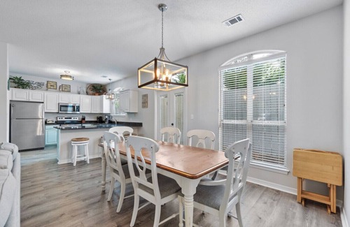 Fort Walton Beach - Destin House | Luxury Beach House ★ Steps to Pool ★ Walk to Beach ★ Private Beach Pavilion!