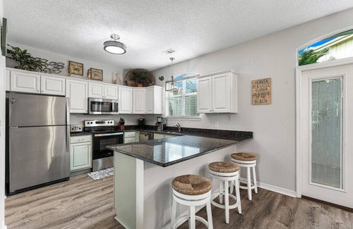 Fort Walton Beach - Destin House | Luxury Beach House ★ Steps to Pool ★ Walk to Beach ★ Private Beach Pavilion!