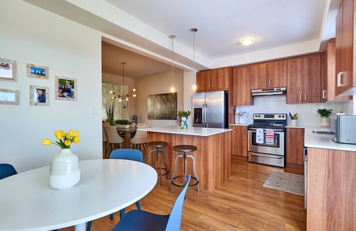 Wasaga Beach House | Luxury Beach House - Steps To Wasaga Beach