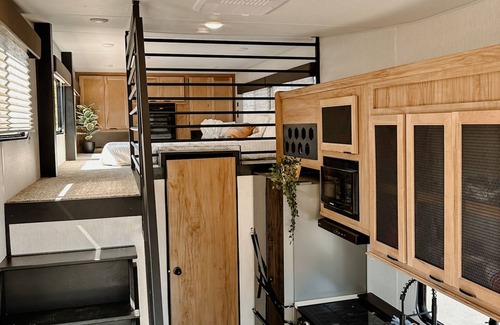 Sandy Beach House | LUXURY Beachfront Camper at The Reef - Kids Loft, Patio-Free Wifi- 24H Security