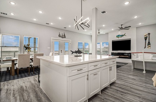 Surfside Beach House | Luxury | Beachfront | Family Fun | Sleeps 22