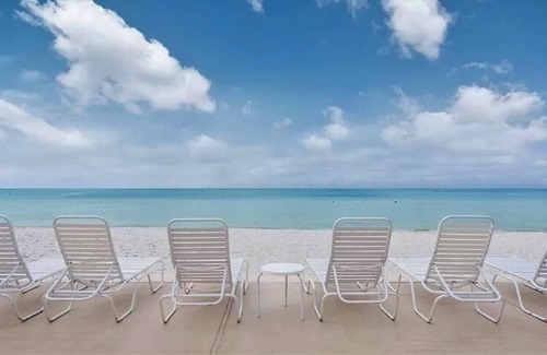 Moorings Condo | Luxury Beachfront Condo Gulf Shore Blvd Naples