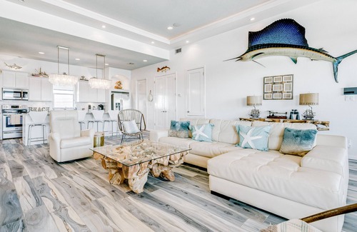 Port Bolivar House | Luxury | Beachfront | Hot Tub | Firepit & Tiki bar