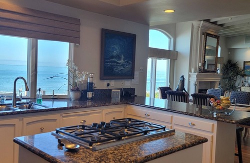 San Clemente House | Luxury Beachfront Single Story, Spa, Deck, Walk to Pier & Surf