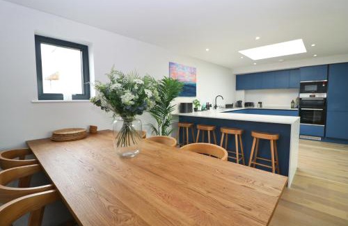 Harlyn Apartment | Luxury beachside sea view apartment