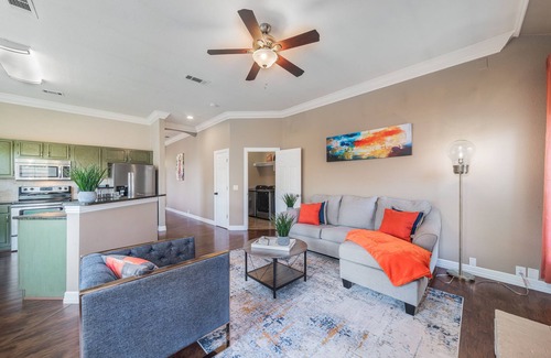 Frisco House | Luxury & Beautiful 3BR Home in Frisco w/Fireplace