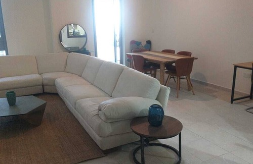 Downtown Dubai Apartment | Luxury Bedspace available in service hostel next to business bay metro station.