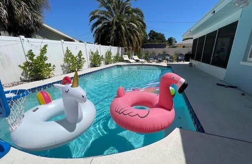 Clearwater House | LUXURY BIG Heated Pool House - Clearwater Beach
