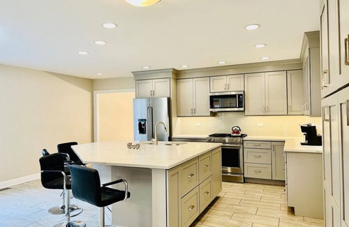 Fox Valley House | Luxury Bliss: Opulent 5BR/3.5BA Delightful Escape