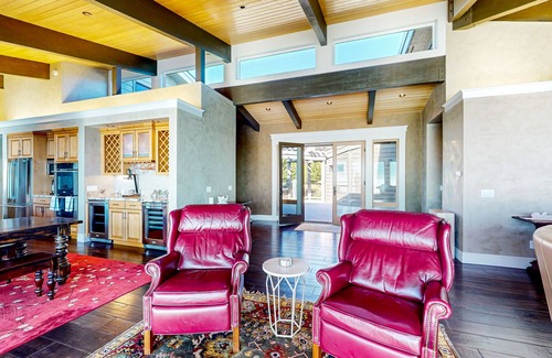 Gualala House | Luxury blufftop home with hot tub, wraparound deck, gourmet kitchen & ocean view