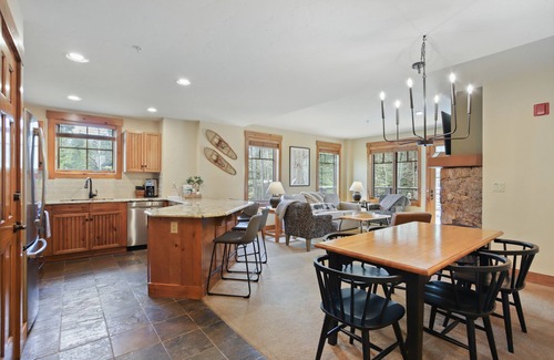 Breckenridge Condo | Luxury Breck Condo Ski-In/Gondola-Out Access & Resort Pool View