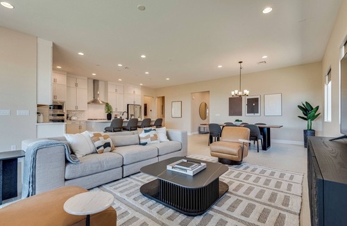 Enterprise Villa | Luxury bungalow, 4 bedrooms, 3.5 bathrooms, near By Ave 9242