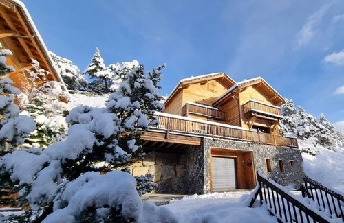 Saint-Etienne-de-Tinee Ski Chalet | Luxury chalet with Terrace with Mountain View and Wi-Fi