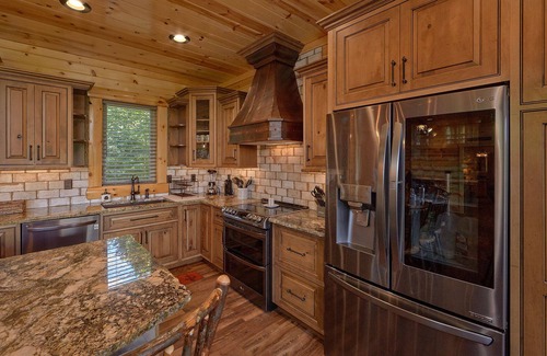 Gatlinburg - Pigeon Forge Cabin | Luxury cabin in Pigeon Forge, Hot Tub and Mountain View, Gameroom