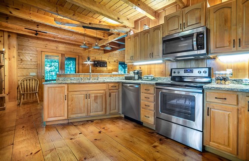 Fairfield Cabin | Luxury cabin in the woods, 2 bedrooms plus loft