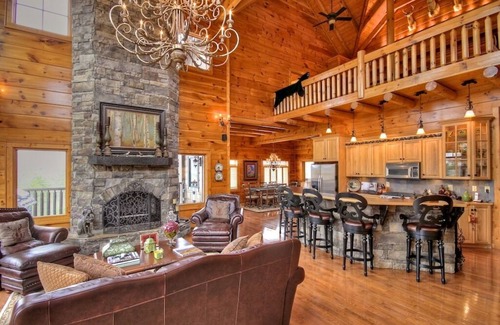 Gatlinburg - Pigeon Forge Cabin | Luxury Cabin On 1 Acre With Great Views In Gated Subdivision