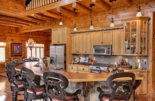 Gatlinburg - Pigeon Forge Cabin | Luxury Cabin On 1 Acre With Great Views In Gated Subdivision