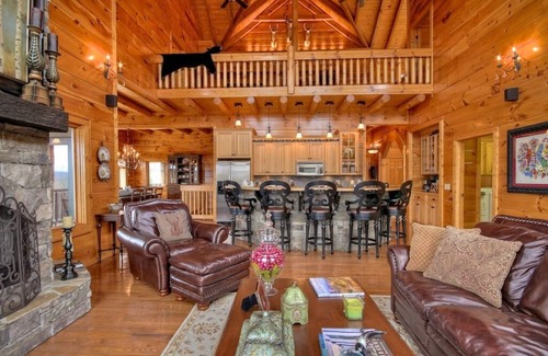 Gatlinburg - Pigeon Forge Cabin | Luxury Cabin On 1 Acre With Great Views In Gated Subdivision