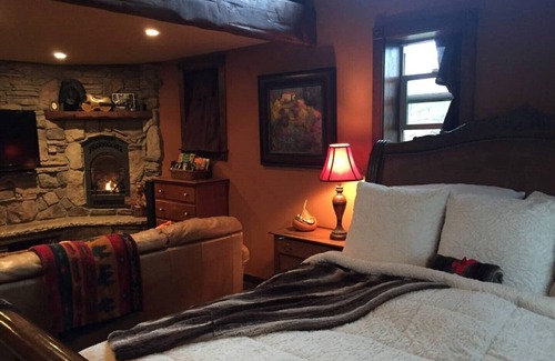 Ione House | Luxury Cabin on 10 acre Ranch (Pet Friendly)