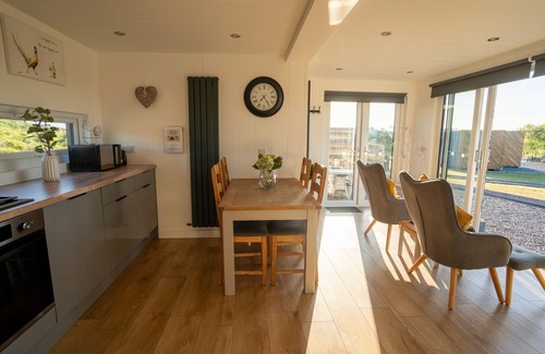 Newton Stewart Apartment | Luxury Cabin with Hot Tub & Hill Views