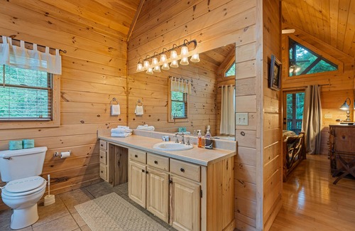 Mineral Bluff Cabin | Luxury cabin with private hot tub, amazing mountain view & 3 fireplaces