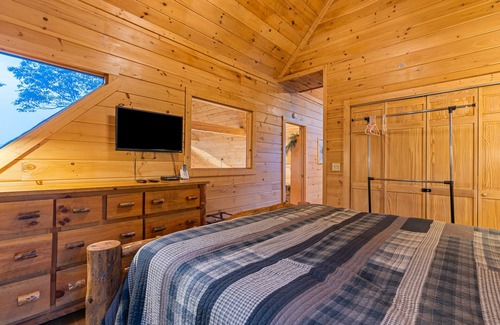Mineral Bluff Cabin | Luxury cabin with private hot tub, amazing mountain view & 3 fireplaces