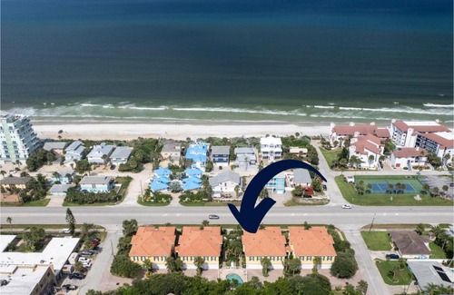 Cearra Del Ray Villa | Luxury Cearra Del Ray Townhome Seconds to Beach 2-Car Garage