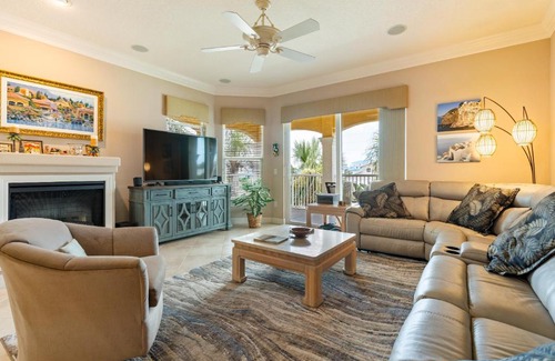Cearra Del Ray Villa | Luxury Cearra Del Ray Townhome Seconds to Beach 2-Car Garage
