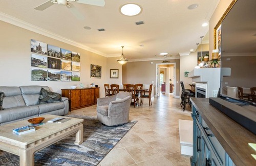 Cearra Del Ray Villa | Luxury Cearra Del Ray Townhome Seconds to Beach 2-Car Garage
