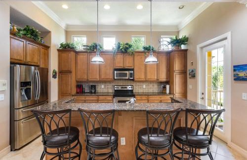 Cearra Del Ray Villa | Luxury Cearra Del Ray Townhome Seconds to Beach 2-Car Garage
