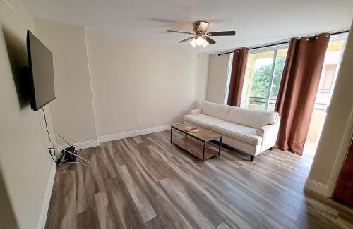 University City Apartment | -Luxury central, spa and pool LJ condo