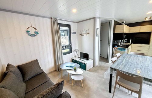 Jullouville Ski Chalet | Luxury Chalet, Heated Pool, WiFi, Parking, 6 Guests