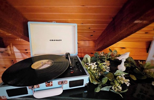 Clarkesville Ski Chalet | Luxury Chalet Near Helen Hot Tub, Fire Pit, Pool Table, Hammock & Creek