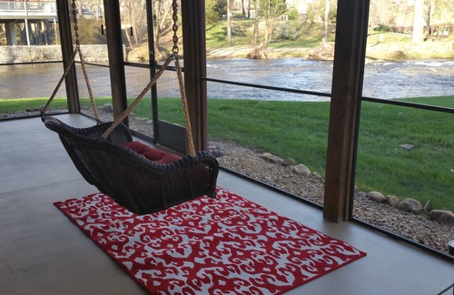 Helen Ski Chalet | Luxury Chalet On The Chattahoochee River - Short Walk To Downtown Helen
