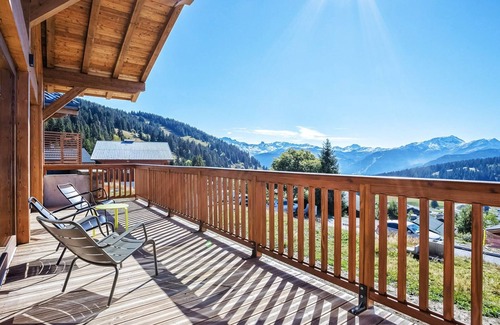 Les Saisies Ski Chalet | Luxury chalet with jacuzzi, 7 rooms, ski-in, for 15 people