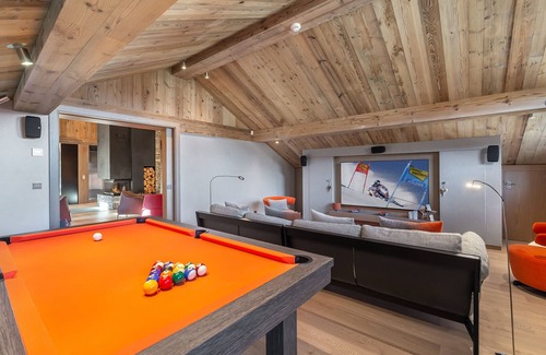 Le Raffort Ski Chalet | Luxury Chalet with Spa, 6 Bedrooms, Half-Board, Nearby Ski Lifts, Shuttle Service